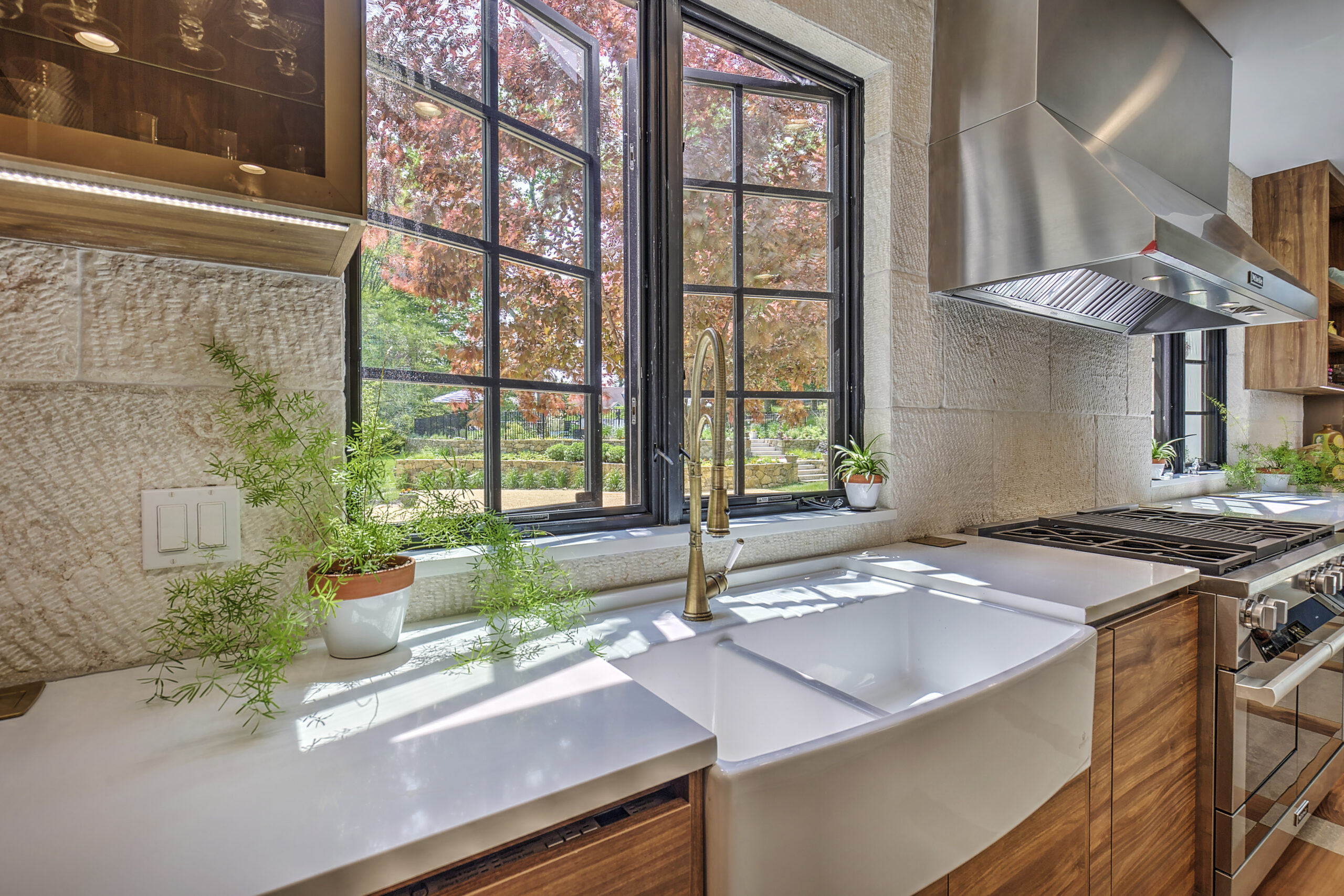 Bernardsville Kitchen with natural stone backsplash